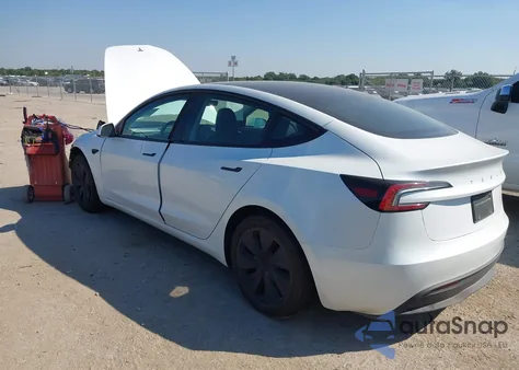 2024 Tesla Model 3 Long Range Dual Motor All-Wheel Drive/Rear-Wheel Drive z USA, uszkodzony, nr VIN 5YJ3E1EA2RF747491